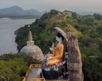 Sigiri Hunter's Eco Tree lodge - Sigiriya