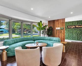 Designer Home - Private Pool & BBQ - 1.5mi to Beach - Fort Lauderdale - Area lounge