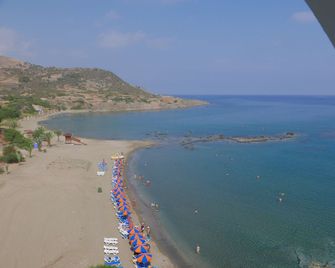 E.J. Pyrgos Bay Hotel - Kato Pyrgos