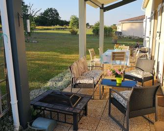 Brigitte room - Verteuil-sur-Charente - Patio
