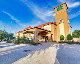 La Quinta Inn & Suites by Wyndham Houston Hobby Airport - Houston - Edificio