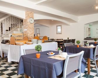 Le Petit Manoir Hotel Provence - Les Angles - Restaurant