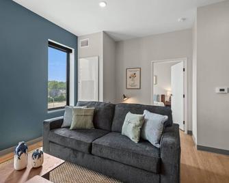 Charming 1bdr | Cleveland Clinic | Free Garage - Cleveland - Living room