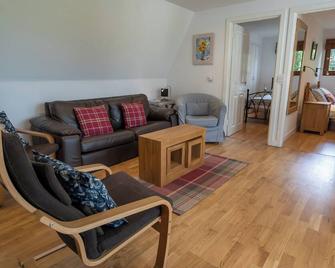 2 bedroom accommodation in Linlithgow, near Edinburgh - Linlithgow - Living room