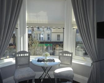Elmswood Guest House - South Shields - Dining room