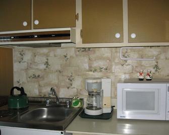 Motel Leblanc - Maria - Kitchen