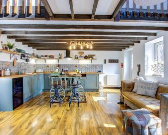 Luxury Cottage Sleeps 8 Pembrokeshire Wales Close to Town & Beach - Pembroke - Bar