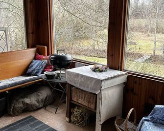 Authentic Farmhouse On Weaver Creek, Near Town And Lake - Blue Ridge - Huiskamer