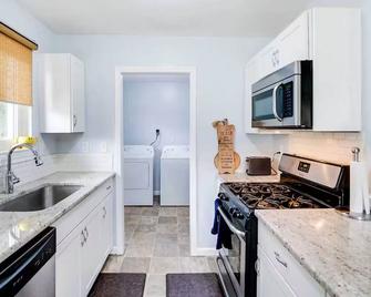 Cozy 3-Bedroom Home in Ann Arbor - Ann Arbor - Kitchen