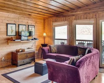 Aussie Summer - Christina Lake - Living room
