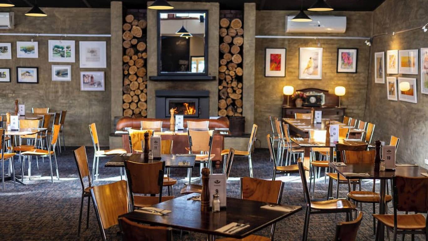 Fish Creek Hotel