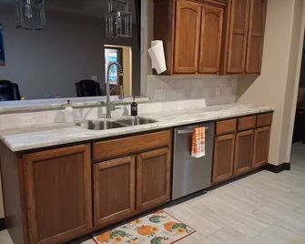 Spacious Home with Beautiful Newly Constructed Heated Pool. - Beaumont - Kitchen