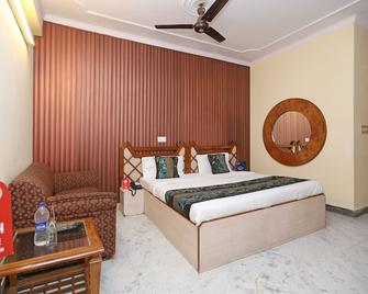OYO 9554 Hotel Grand Plaza - Faridabad - Habitación