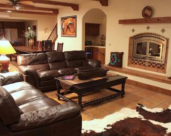 The Inn at Croad Vineyards - Paso Robles - Living room