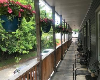 Cozy Court Street #2 - Fayetteville - Balkon