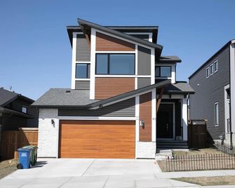 Suite Stay in Cochrane - Cochrane - Building