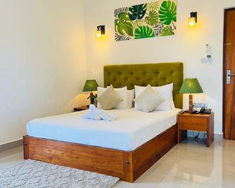 J Leaf Hotel By Blue Bird - Negombo