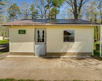 Stone Lake Cabin with Private Deck and Fire Pit! - Stone Lake - Building