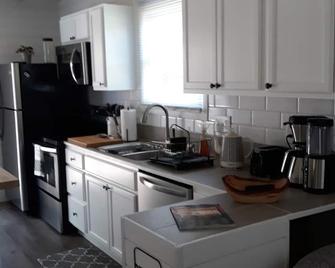 Hickory Tiny House, short and long term rentals - Hickory - Kitchen