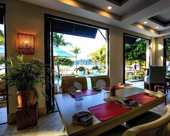 2-BD Ocean-View Condo on 3rd Floor - Coco - Restaurante