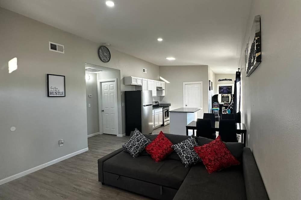 Luxurious home in Central - El Paso - Living room