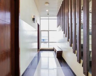 RedDoorz Near Halim Perdanakusuma 3 - Yakarta - Pasillo