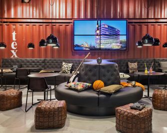 Moxy Amsterdam Houthavens - Amsterdam - Lounge