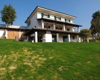 Agriturismo Sette Colli - Ferrere - Gebouw