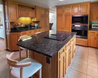 Lake Winnebago Home, Eaa, Packers, Swimming, Ice Fishing-Snowmobiling, Nfl Draft - Neenah - Kitchen