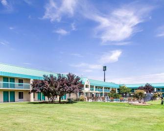 Quality Inn - Deming - Building
