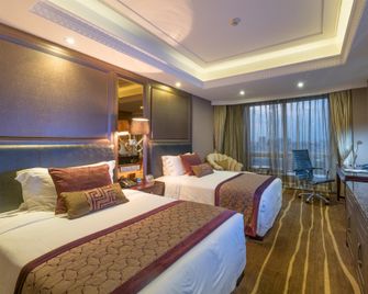 Care Feeling Grand Hotel - Deyang - Bedroom