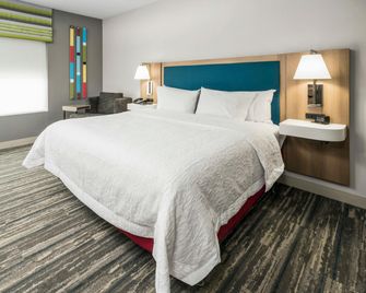 Hampton Inn Wilson Downtown - Wilson - Спальня