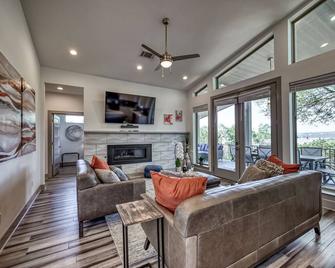 Upscale 5BR Home on Lake Travis with HotTub & Lake Views - Leander - Living room