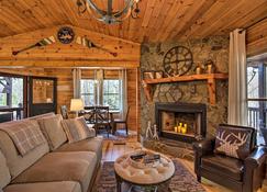 Outdoor Lovers Haven in the Blue Ridge Mtns! - Blue Ridge - Living room