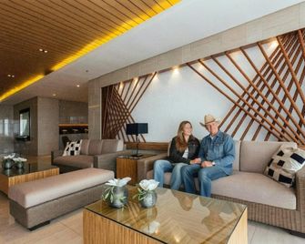 Aspen At Wind Tagaytay - Executive Suites, Taal Volcano & Lake Views - تاجايتاى - ردهة