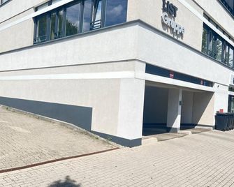 Central, family-friendly apartment with terrace and underground garage in Essen - Essen - Rakennus