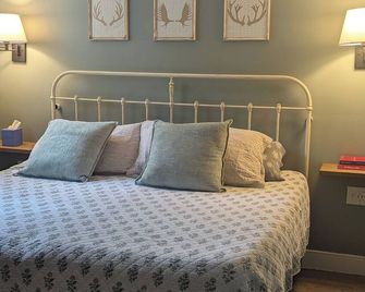 Green Mountian Getaway - Wifi Pet Friendly - Warren - Bedroom