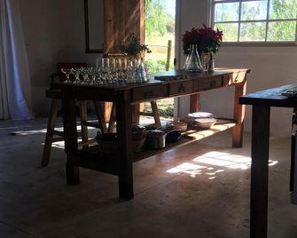 Under A Peppercorntree - Castlemaine - Їдальня