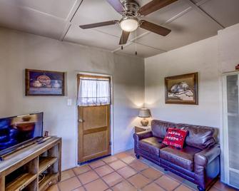 Stay At The Historic San Jose House Room 4 Doc Holliday - Tombstone - Wohnzimmer