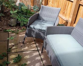 Serene Calm flat in a beautiful part of Cambridge UK. 1 dble Room 1 other guest. - Cambridge - Innenhof