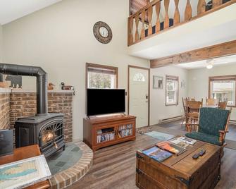 Higgins Haven - A cozy 2 bedroom cottage with loft - Roscommon - Living room