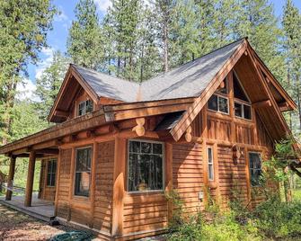 Happy Trails: woodland retreat with sauna and deck - Mazama - Building