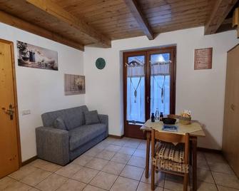 Camera Adamello 4 - Pinzolo - Pokój dzienny