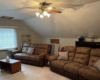 Wachusett Mountain Getaway - Lake Adjacent Family Home! - Westminster - Sala de estar