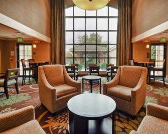Staybridge Suites Middleton/Madison-West By IHG - Middleton - Lounge