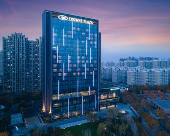 Crowne Plaza Zhengzhou High Tech Zone, An IHG Hotel - Zhengzhou - Bygning