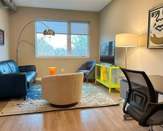 Bright, Colorful & Convenient 1-Bedroom Apartment - Rochester