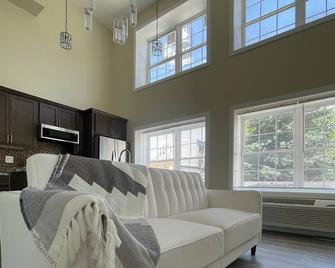 Brand New Decorative Studio Apt In Bloomfield - Bloomfield - Living room