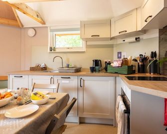 Woods Meadow Glamping - West Malling - Küche