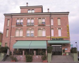 دا سانتو - فرّارا - مبنى